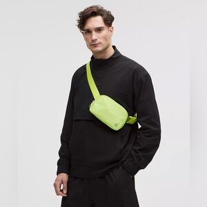 Lululemon Everywhere Belt Bag 1L- Sour Grape